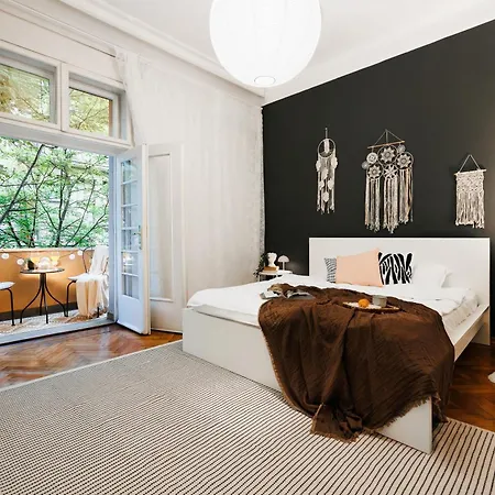 Daire Fireplace Retreat 115m2 With Balcony Old Town Belgrad