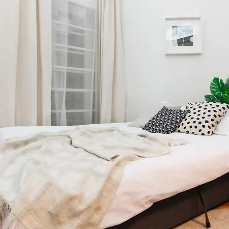 Fireplace Retreat 115m2 With Balcony Old Town דירה *